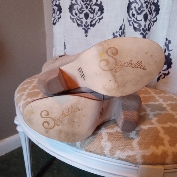 Seychelles Tan/ Camel Suede Boots - Picture 9 of 11